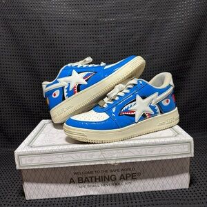 Bapesta “shark face blue”